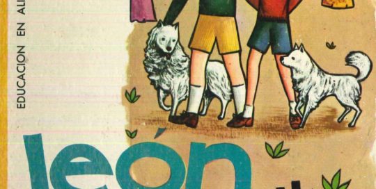 León Débil y dos perritos hermanos